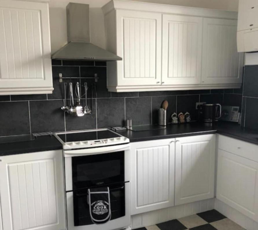 Captivating 2-Bed Apartment In Isle Of Bute ロスシー エクステリア 写真