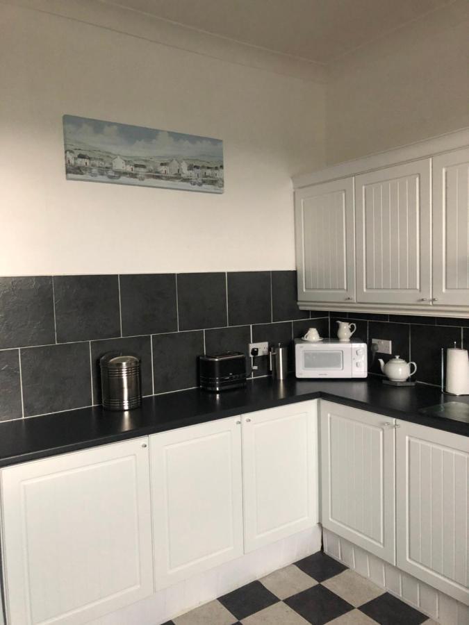 Captivating 2-Bed Apartment In Isle Of Bute ロスシー エクステリア 写真