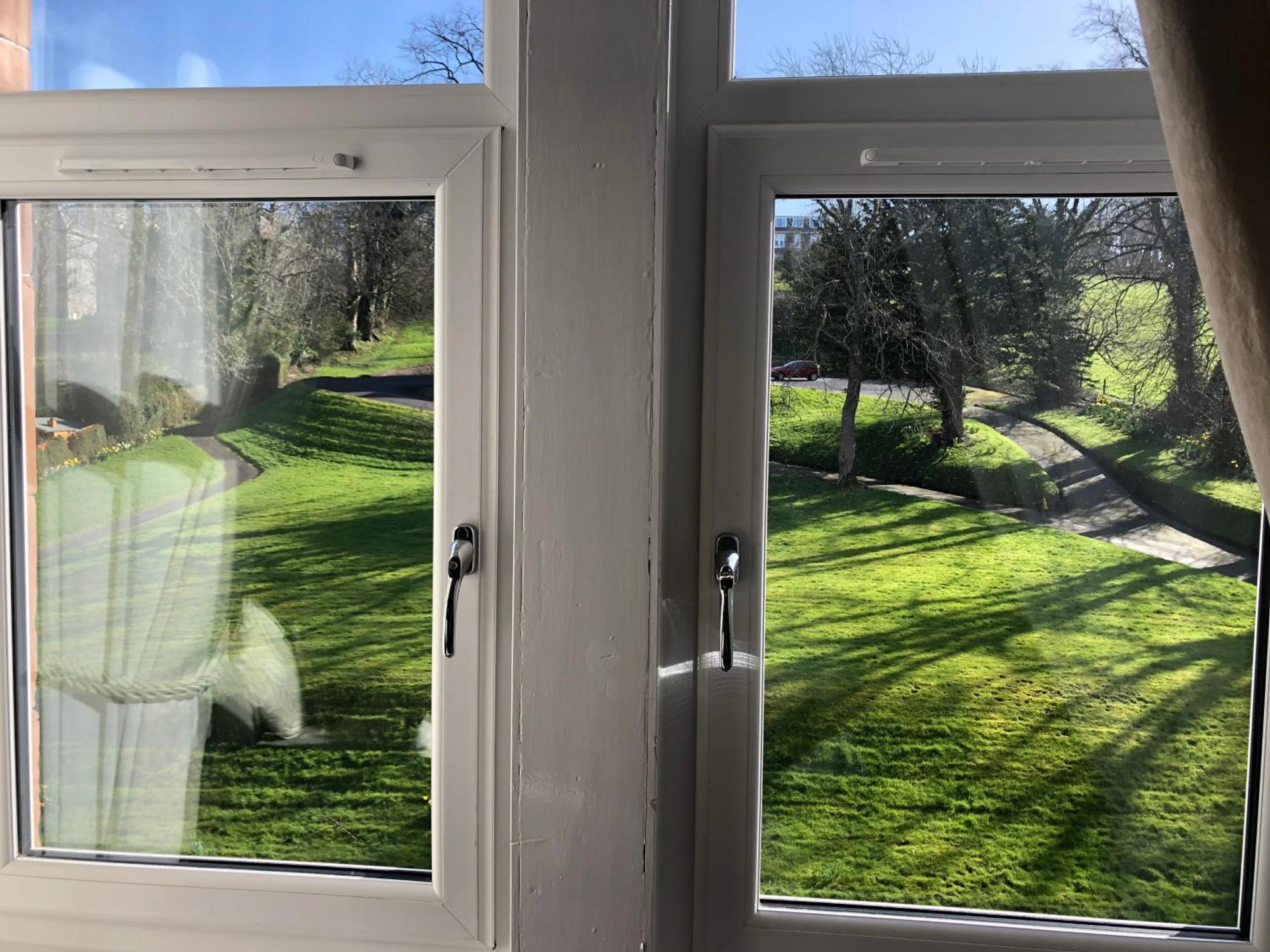 Captivating 2-Bed Apartment In Isle Of Bute ロスシー エクステリア 写真