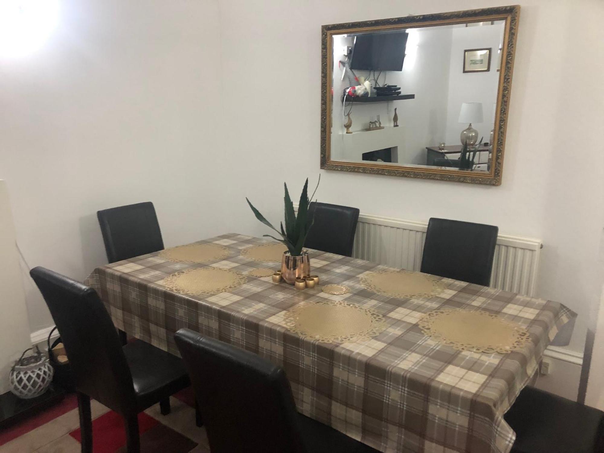 Captivating 2-Bed Apartment In Isle Of Bute ロスシー エクステリア 写真
